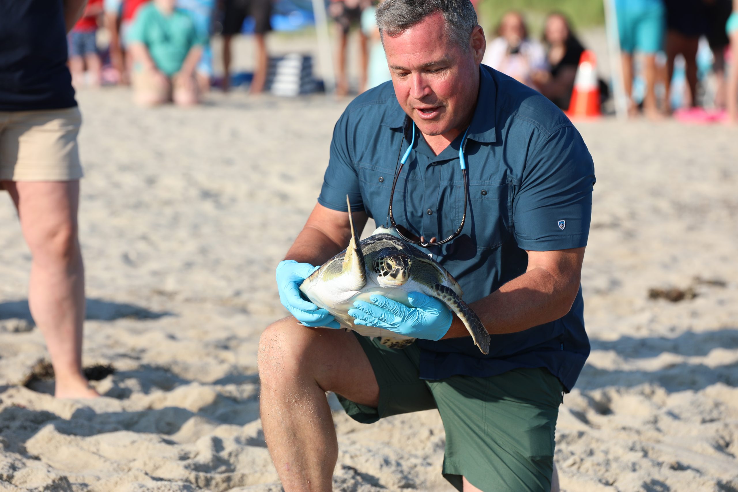 Jeff Corwin Visits with the Aquarium's Turtle Rescue Team New England