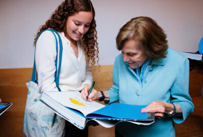 Sylvia Earle signs her book for an attendee at the Aquarium's Lowell Lecture Series